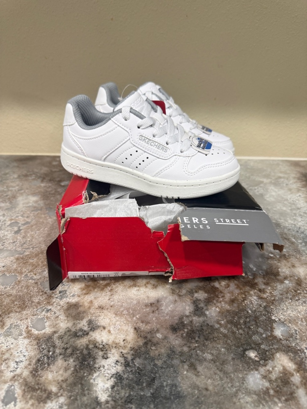 Skechers Kids White Low-Top Lace Sneakers with Gray Collar